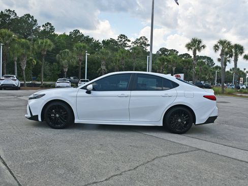 Used 2025 Toyota Camry SE FWD image 5