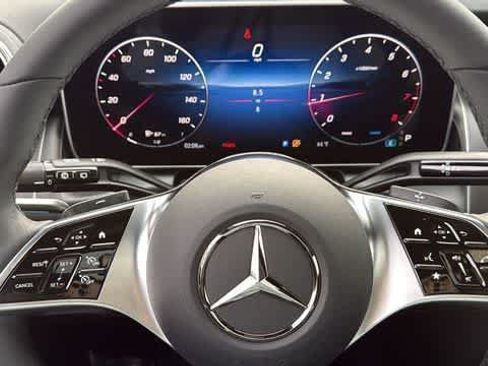 Certified 2026 Mercedes-Benz GLC 300 4MATIC image 19