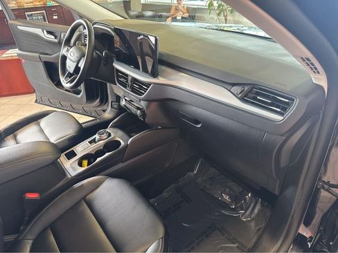 Used 2025 Ford Escape Platinum AWD/4WD image 29
