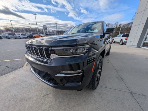 Used 2024 Jeep Grand Cherokee Limited image 8