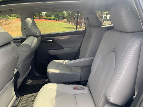 Used 2020 Toyota Highlander Platinum AWD/4WD image 11