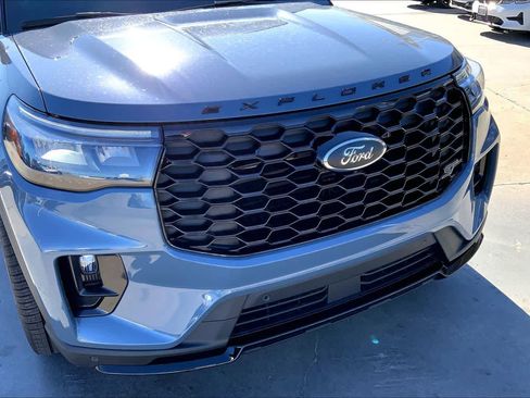 Used 2025 Ford Explorer ST w/ Sun And Sound Package image 28