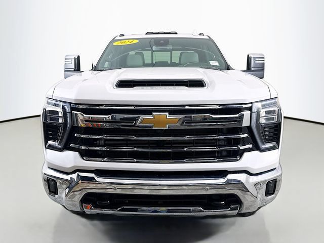 Used 2024 Chevrolet Silverado 3500 LTZ w/ LTZ Convenience Package AWD/4WD image 2