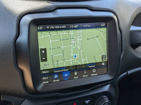 Used 2023 Jeep Renegade Latitude AWD/4WD image 17