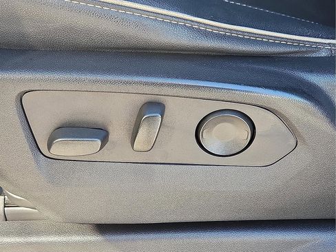 Used 2023 GMC Yukon SLT image 16