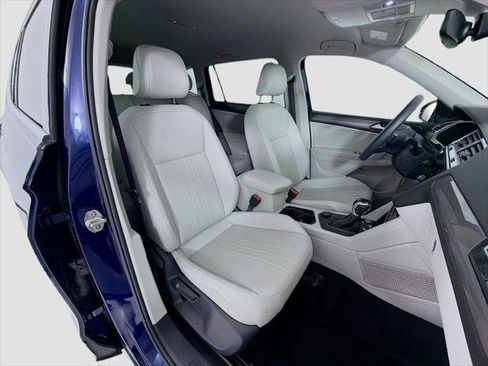 Used 2024 Volkswagen Tiguan SE AWD/4WD image 28