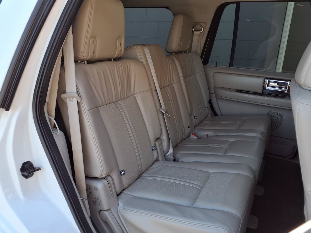 Used 2015 Lincoln Navigator 2WD image 25