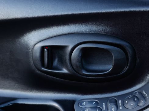 Used 2000 Chevrolet Corvette Coupe image 42