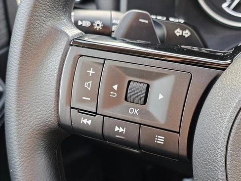 Used 2022 Nissan Rogue SV image 17