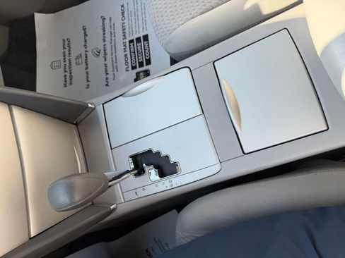 Used 2011 Toyota Camry LE image 17