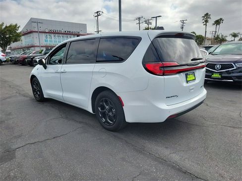 New 2023 Chrysler Pacifica Touring-L w/ S Appearance Package image 3
