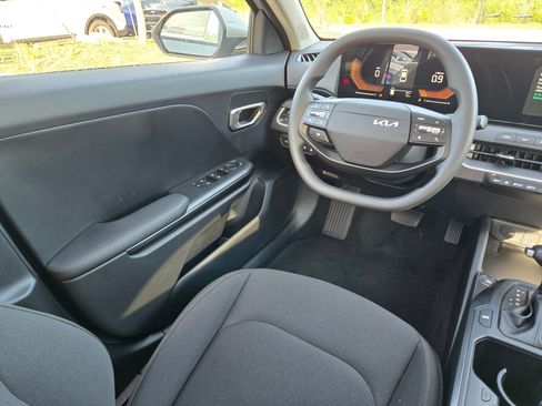 New 2026 Kia K4 LXS FWD image 9