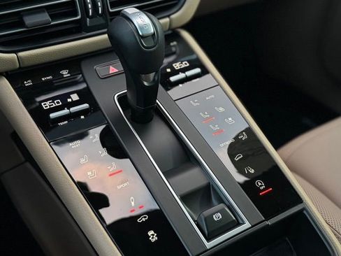 Certified 2025 Porsche Macan S image 30