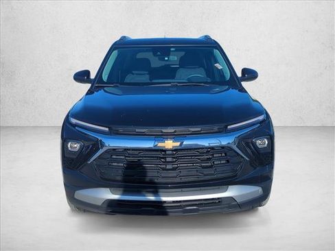 Used 2024 Chevrolet TrailBlazer LT w/ Driver Confidence Package FWD image 2