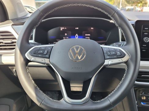 Certified 2025 Volkswagen Taos SE w/ Panoramic Sunroof Package AWD/4WD image 35