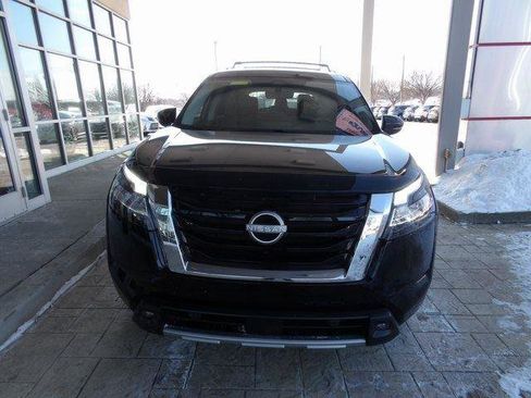 Certified 2024 Nissan Pathfinder SL image 2