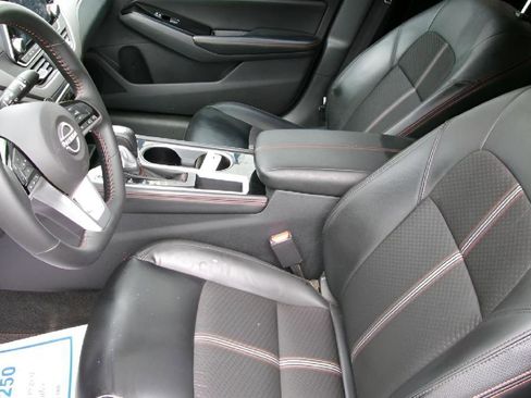 Used 2025 Nissan Altima 2.5 SR image 13