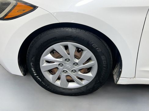 Used 2017 Hyundai Elantra SE image 10
