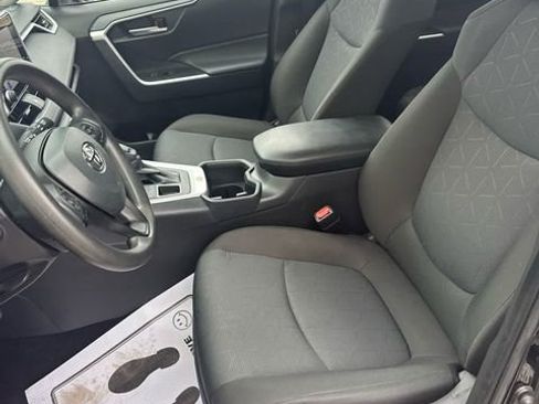 Used 2025 Toyota RAV4 XLE image 17
