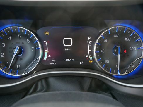 Used 2021 Chrysler Pacifica Touring-L image 21