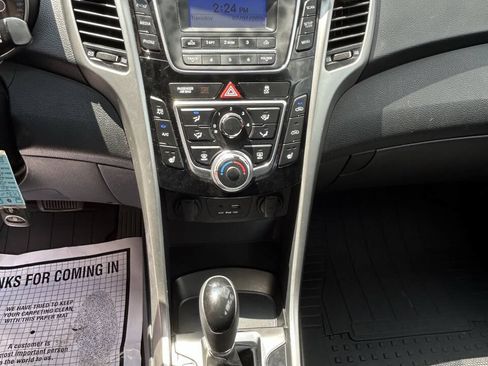 Used 2015 Hyundai Elantra GT FWD image 11