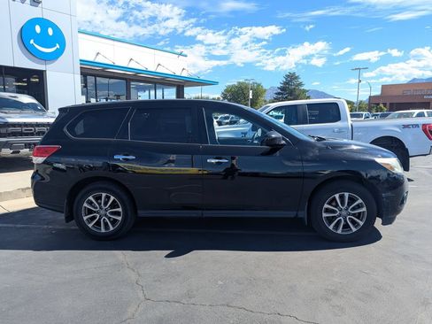 Used 2014 Nissan Pathfinder S FWD image 2