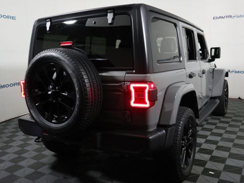 Used 2021 Jeep Wrangler Unlimited Sahara w/ Cold Weather Group AWD/4WD image 6