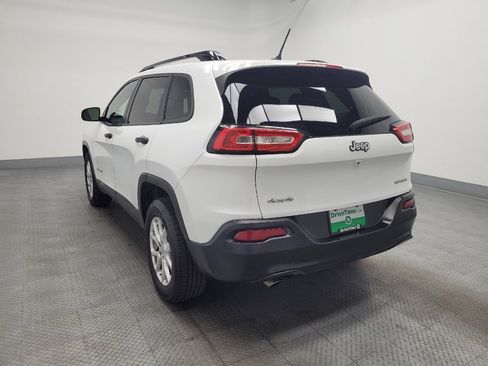 Used 2016 Jeep Cherokee Sport image 5