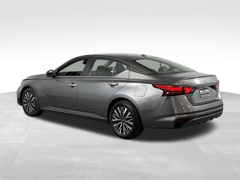 Used 2025 Nissan Altima 2.5 SV FWD image 9