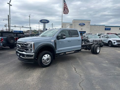 New 2026 Ford F550 4x4 Crew Cab image 4