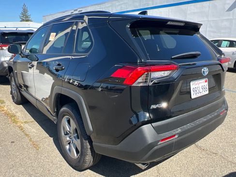 Used 2022 Toyota RAV4 LE AWD/4WD image 6
