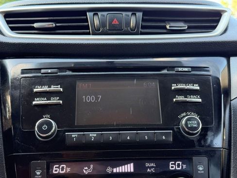 Used 2016 Nissan Rogue SV AWD/4WD image 40