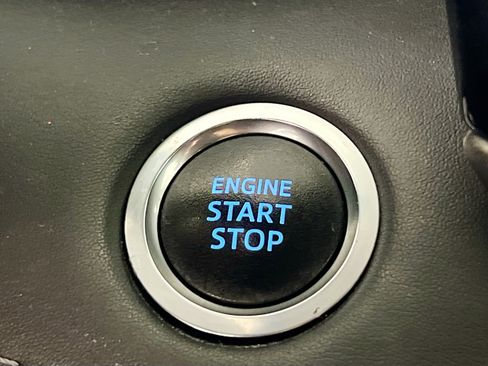 Used 2020 Toyota Highlander XLE FWD image 23