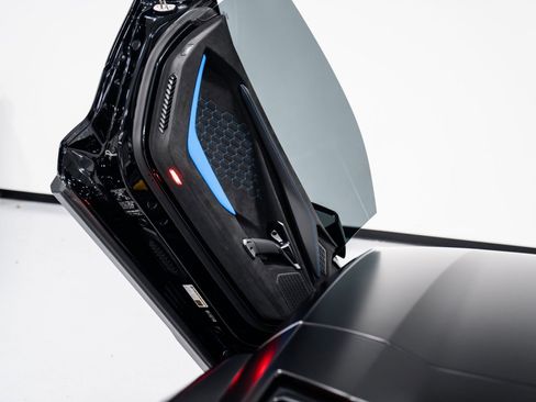 Used 2025 Lamborghini Revuelto image 19