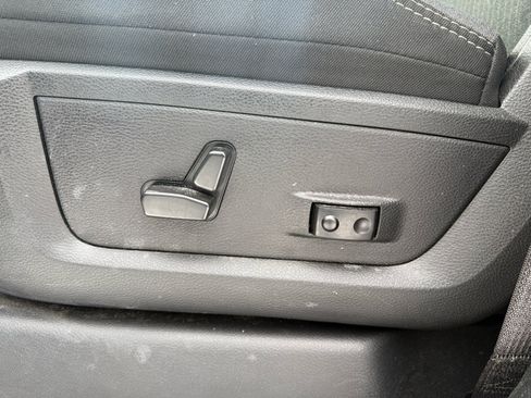 Used 2022 RAM 3500 Big Horn w/ Night Edition image 12