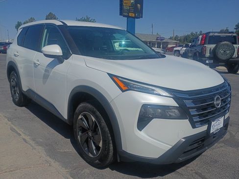 Used 2025 Nissan Rogue SV AWD/4WD image 4