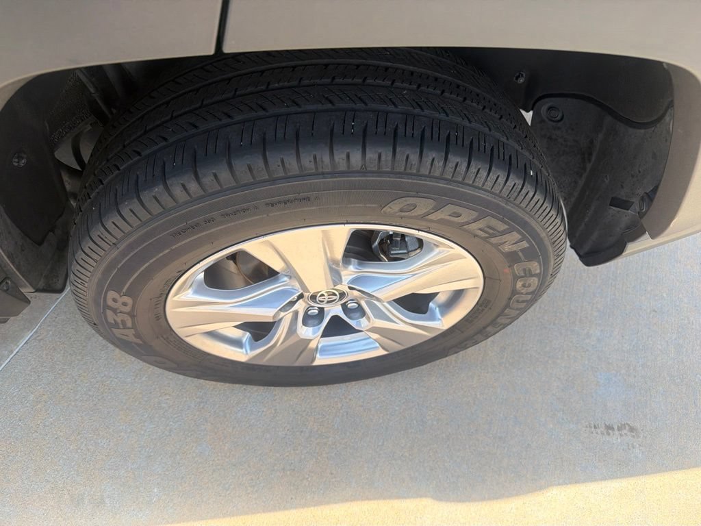 Used 2024 Toyota RAV4 XLE FWD image 14