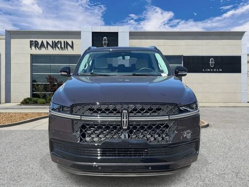 New 2026 Lincoln Navigator Reserve w/ Jet Appearance Package AWD/4WD image 2