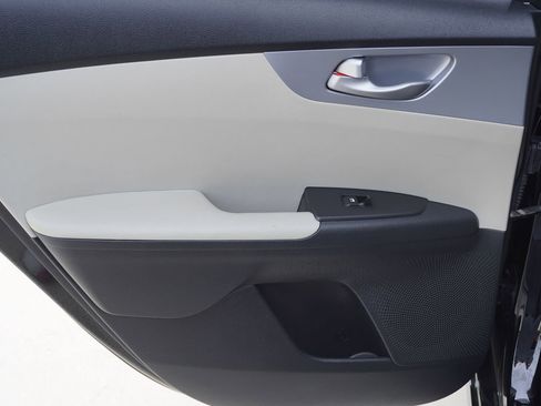 Used 2023 Kia Forte LXS image 15