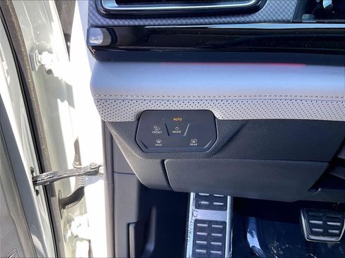 Used 2024 Volkswagen Atlas Peak Edition SE AWD/4WD image 27