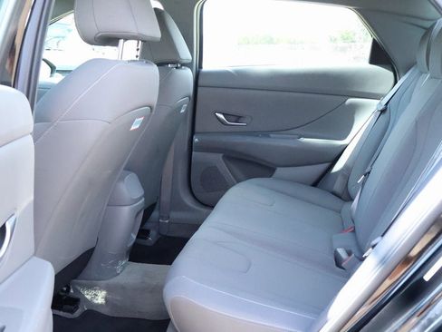 Used 2024 Hyundai Elantra SEL image 9