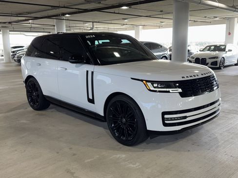 Used 2024 Land Rover Range Rover SE AWD/4WD image 2