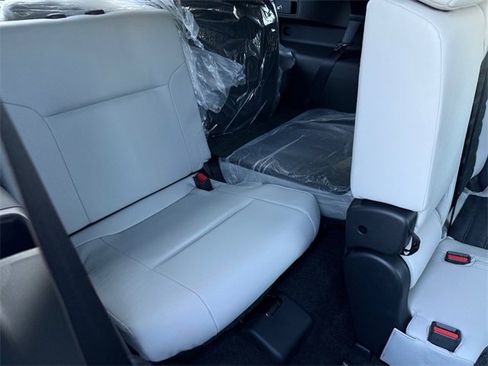 New 2025 Mitsubishi Outlander SE image 29