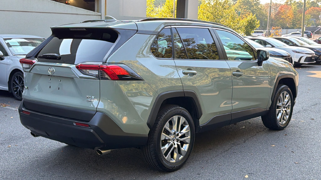 Used 2020 Toyota RAV4 XLE Premium AWD/4WD image 4