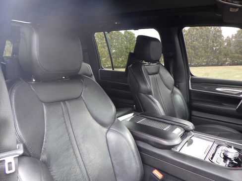 Used 2022 Jeep Wagoneer Series III w/ Premium Group I image 17