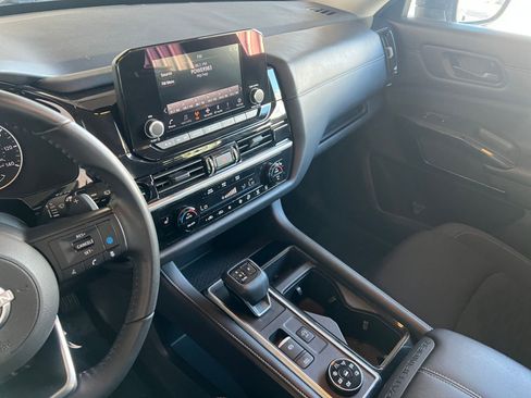 Used 2025 Nissan Pathfinder SV image 21