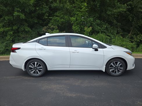 New 2025 Nissan Versa SV w/ Trunk Package image 2