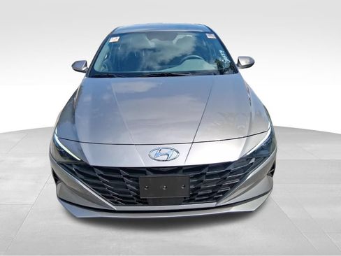 Used 2023 Hyundai Elantra SEL w/ Convenience Package FWD image 3