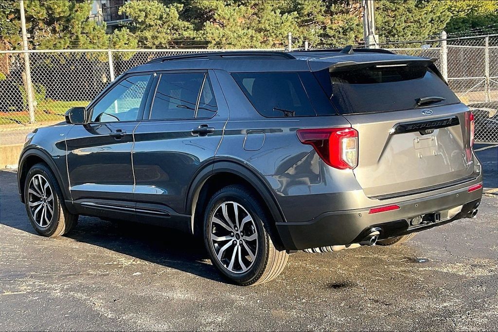Used 2024 Ford Explorer ST-Line w/ Class IV Trailer Tow Package AWD/4WD image 10
