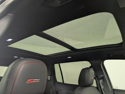Used 2025 Chevrolet Traverse Z71 image 25